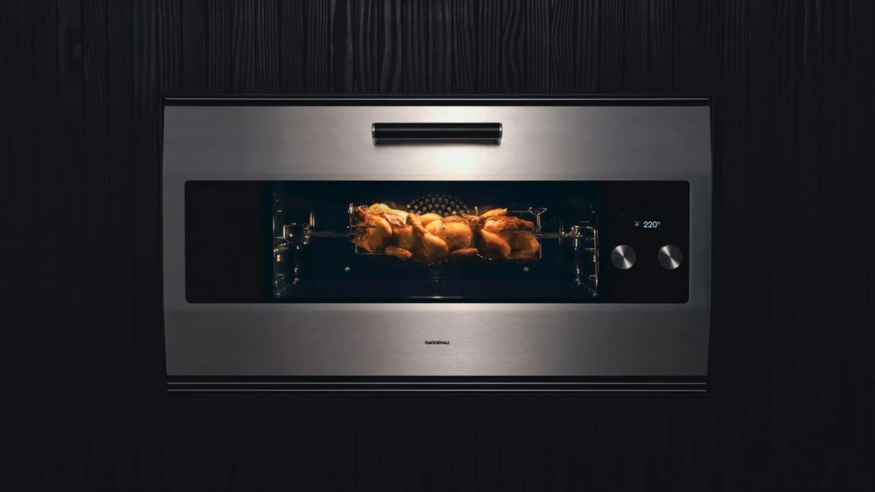 Gaggenau Backofen EB 333 aus Edelstahl mit Braten im Garraum