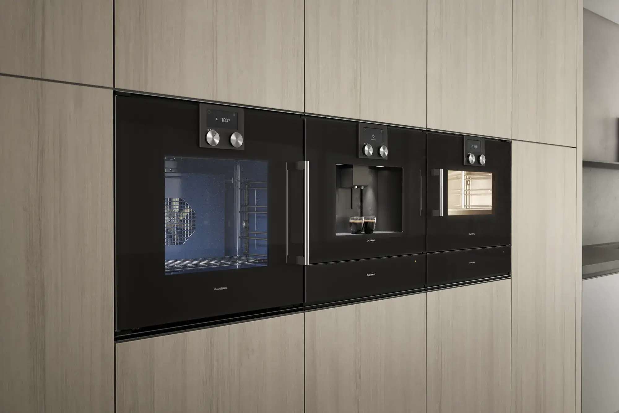 Gaggenau Gerätewand mit Backofen, Kaffeevollautomat und Kombigeräten