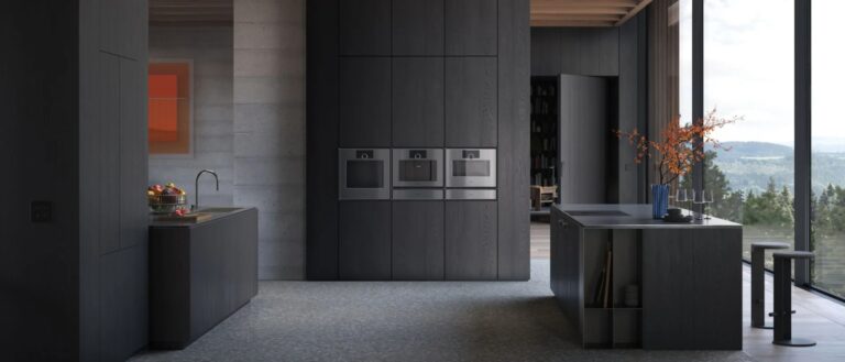 Gaggenau Küchengeräte: Küche mit Backöfen der Serie Expressive in dunkler Hochschrankwand