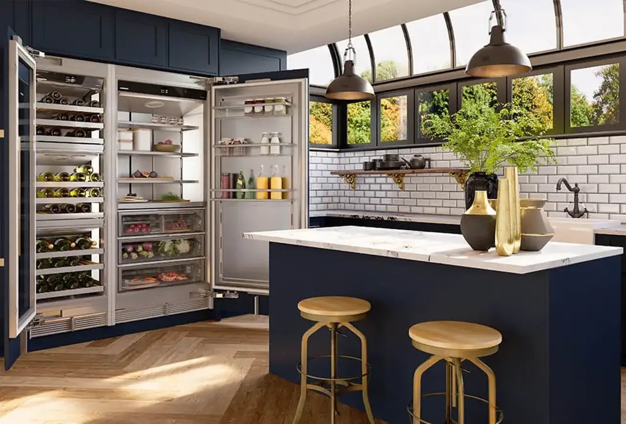 Liebherr Monolith Einbaugeräte mit Weinschrank in einer Landhausküche