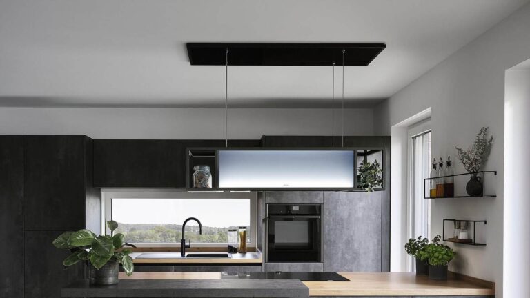 berbel Dunstabzüge: Inselhaube Skyline Frame mit Regal über einer Kochinsel